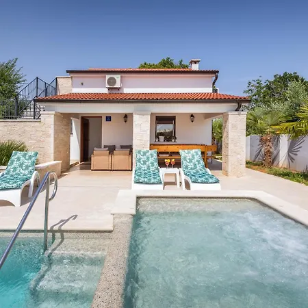 Villa Pomer Villa *