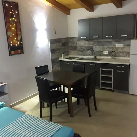 Villa Pomer *