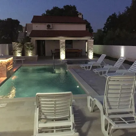 Villa Villa Pomer Pomer