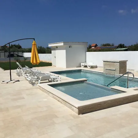 Villa Pomer Βίλα Pomer