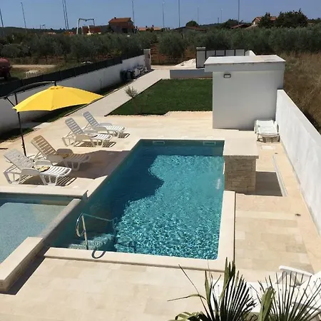 Villa Pomer Pomer