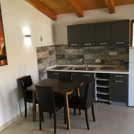 Villa Pomer Βίλα