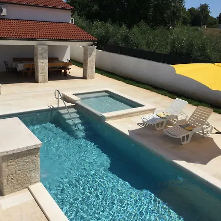 Villa Pomer Βίλα *