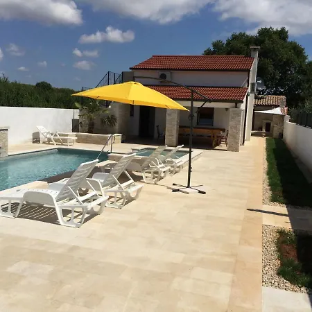 Villa Pomer Βίλα