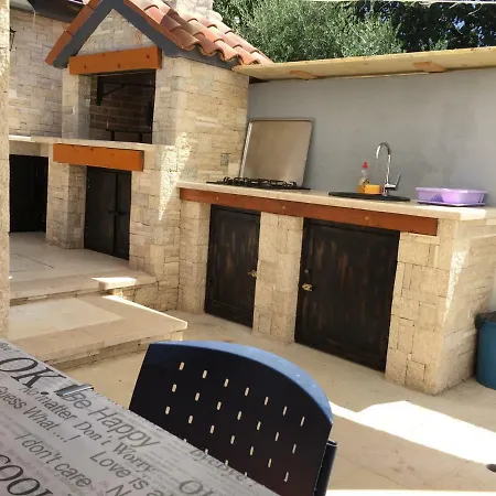 Villa Pomer Βίλα