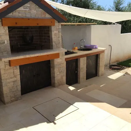 Villa Pomer Βίλα *