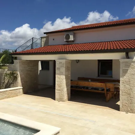 Villa Villa Pomer *
