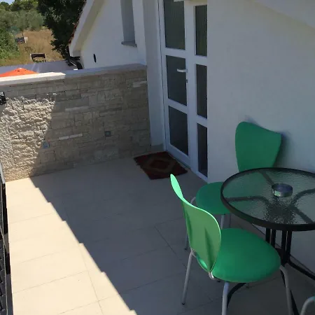 Villa Pomer Βίλα *