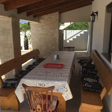 Villa Pomer Βίλα *