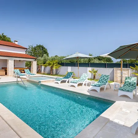 Villa Pomer וילה פומר