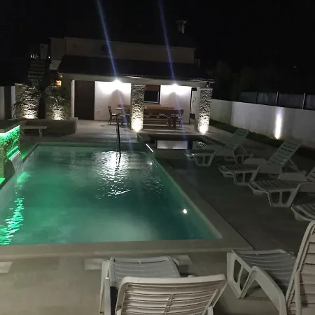 Villa Pomer Willa *