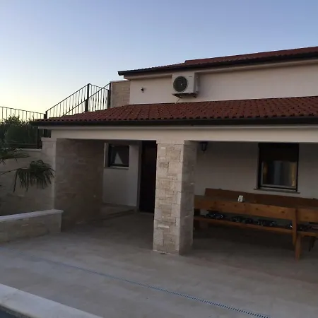 Villa Pomer * פומר