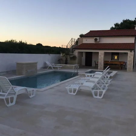 Villa Pomer