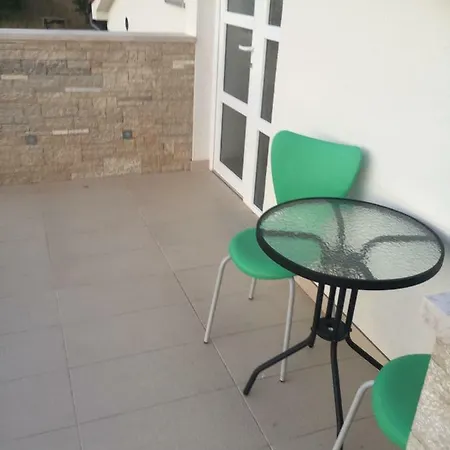 Villa Pomer * بومير