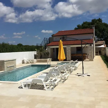 Villa Pomer * פומר