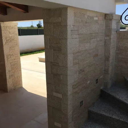 Villa Pomer *