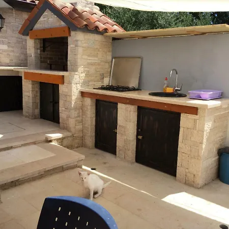 Villa Pomer וילה