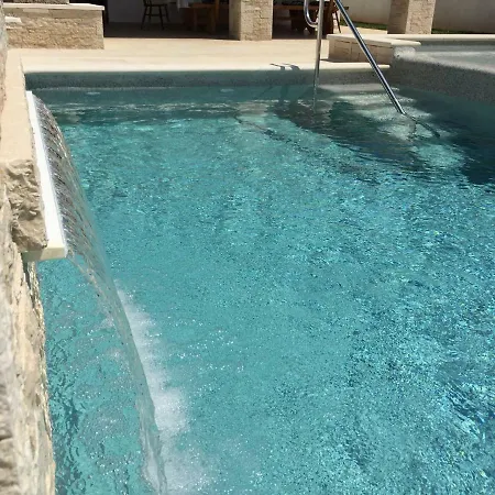 Villa Pomer *