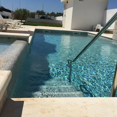 Villa Pomer *