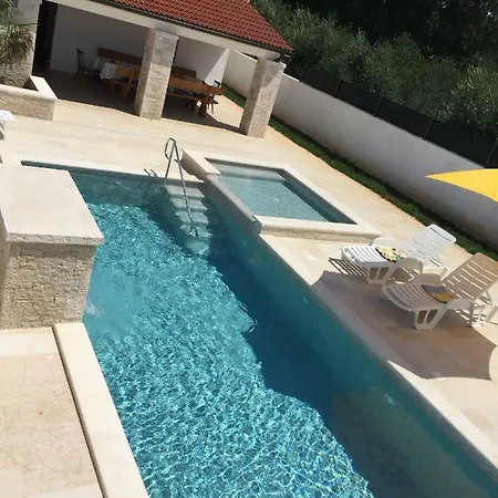 Villa Pomer פומר