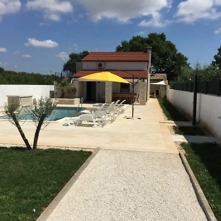 וילה Villa Pomer *