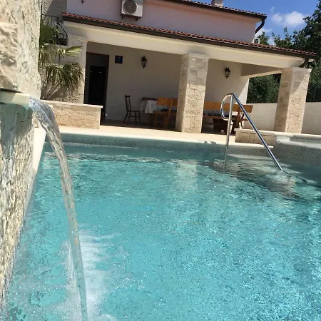 וילה Villa Pomer *