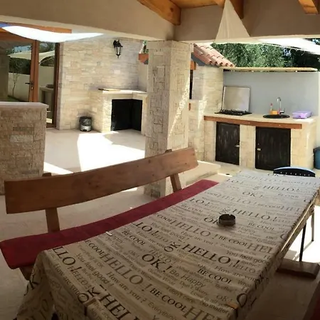 וילה Villa Pomer *