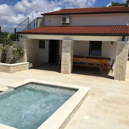 Villa Pomer וילה *